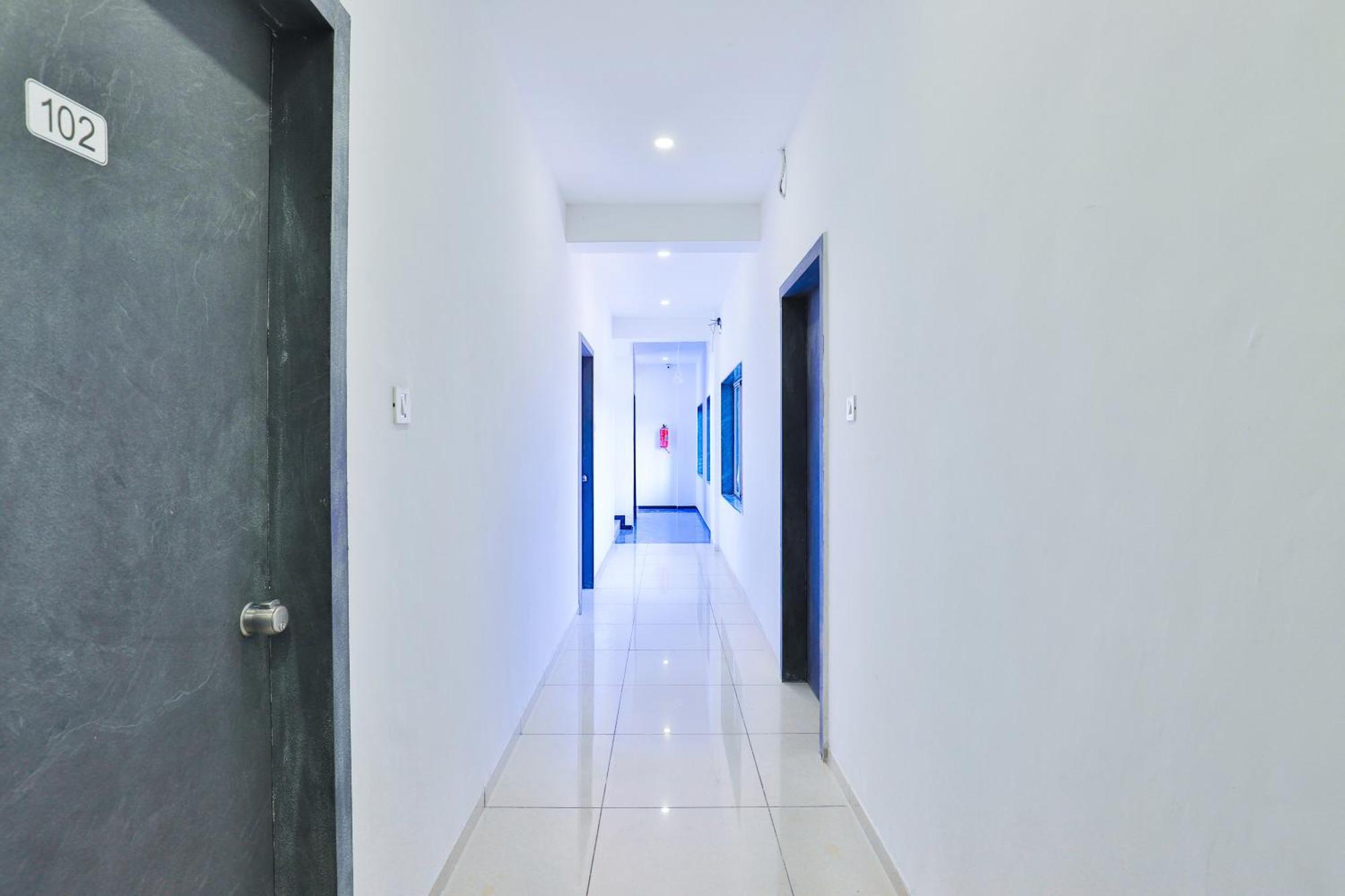 Nova Hotel New Crossroad Rajkot Exterior foto