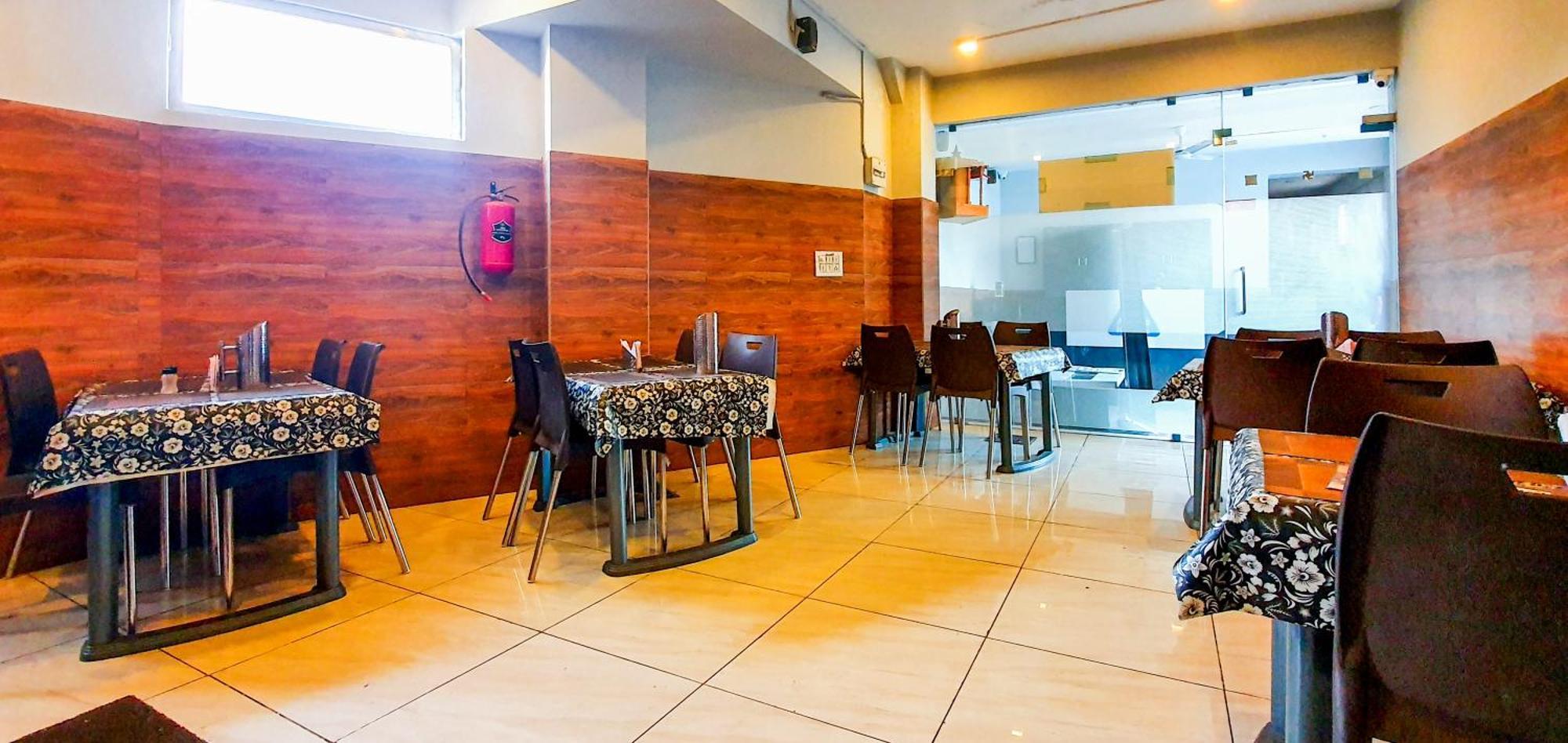 Nova Hotel New Crossroad Rajkot Exterior foto