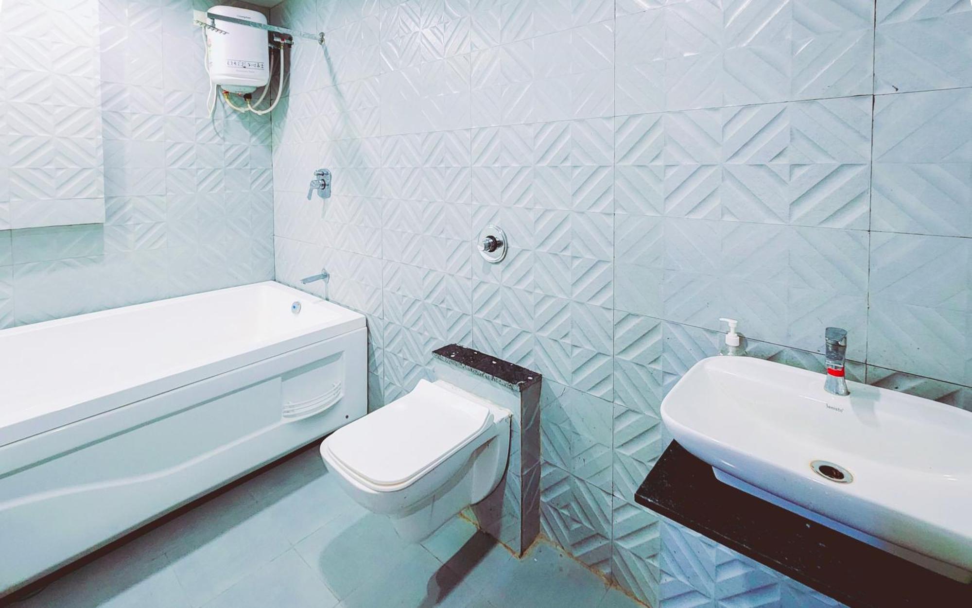 Nova Hotel New Crossroad Rajkot Exterior foto