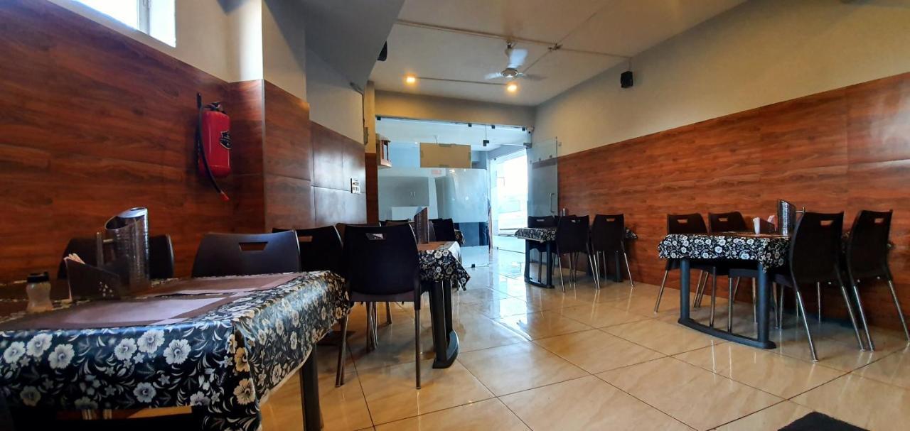 Nova Hotel New Crossroad Rajkot Exterior foto